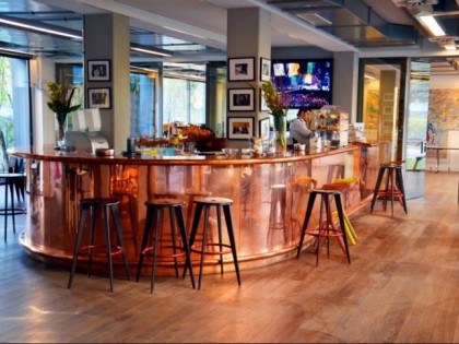 照片: Burda Bar
